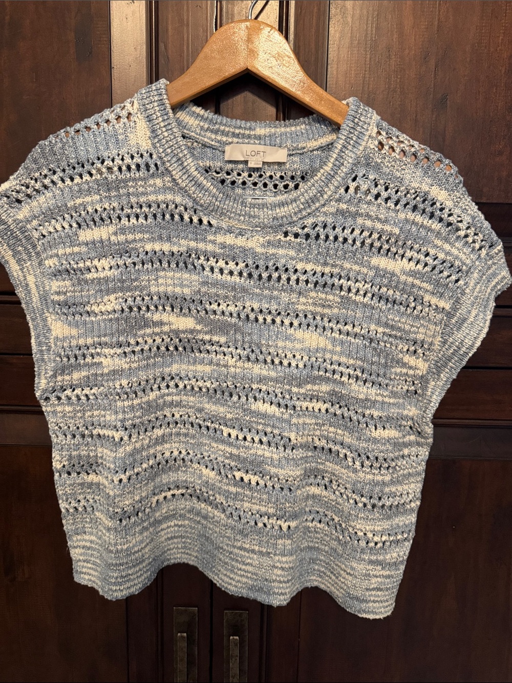 LIKE NEW LOFT Blue and Cream Open-Stitch Short-Sleeve Sweater